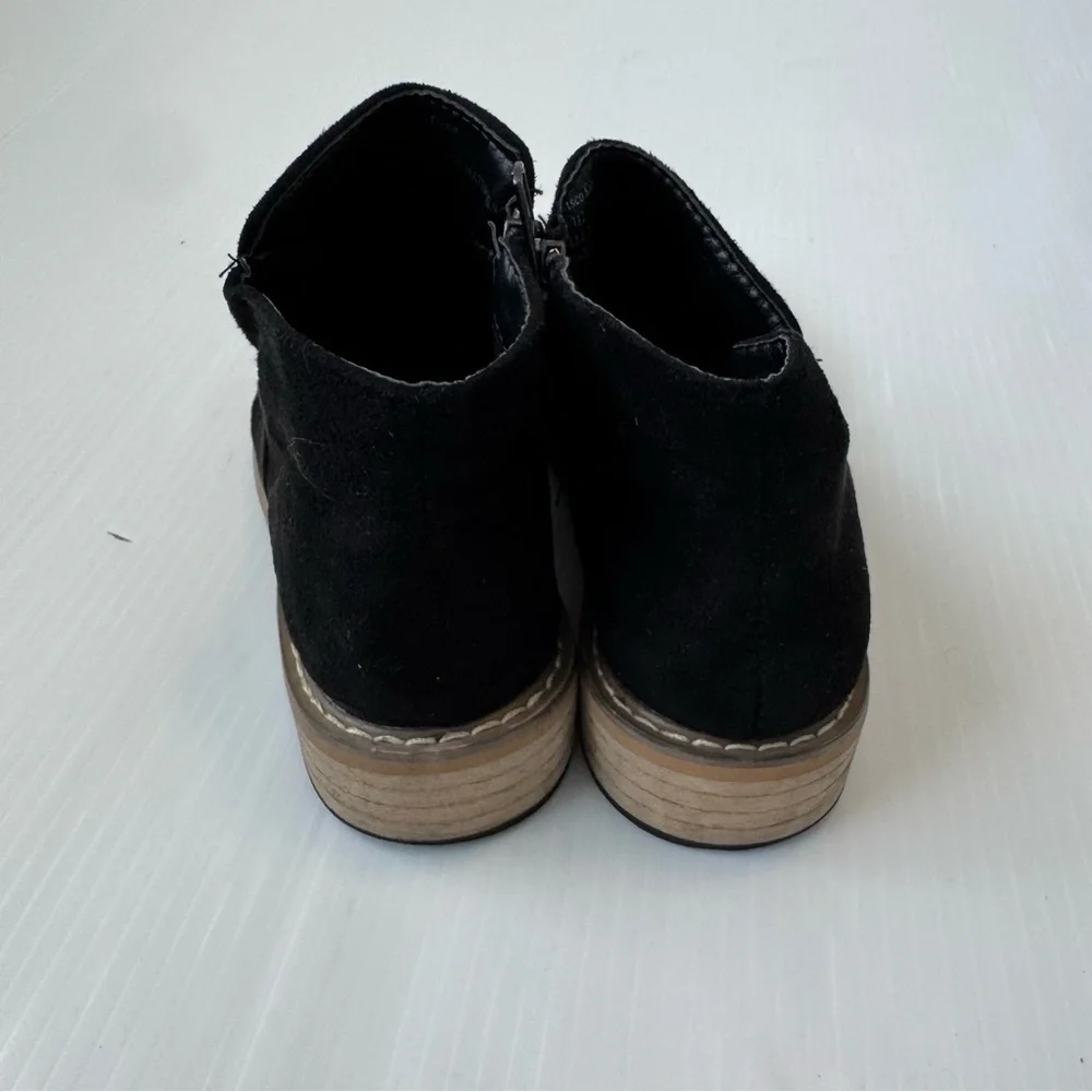 Seven7 Black Suede Footwear